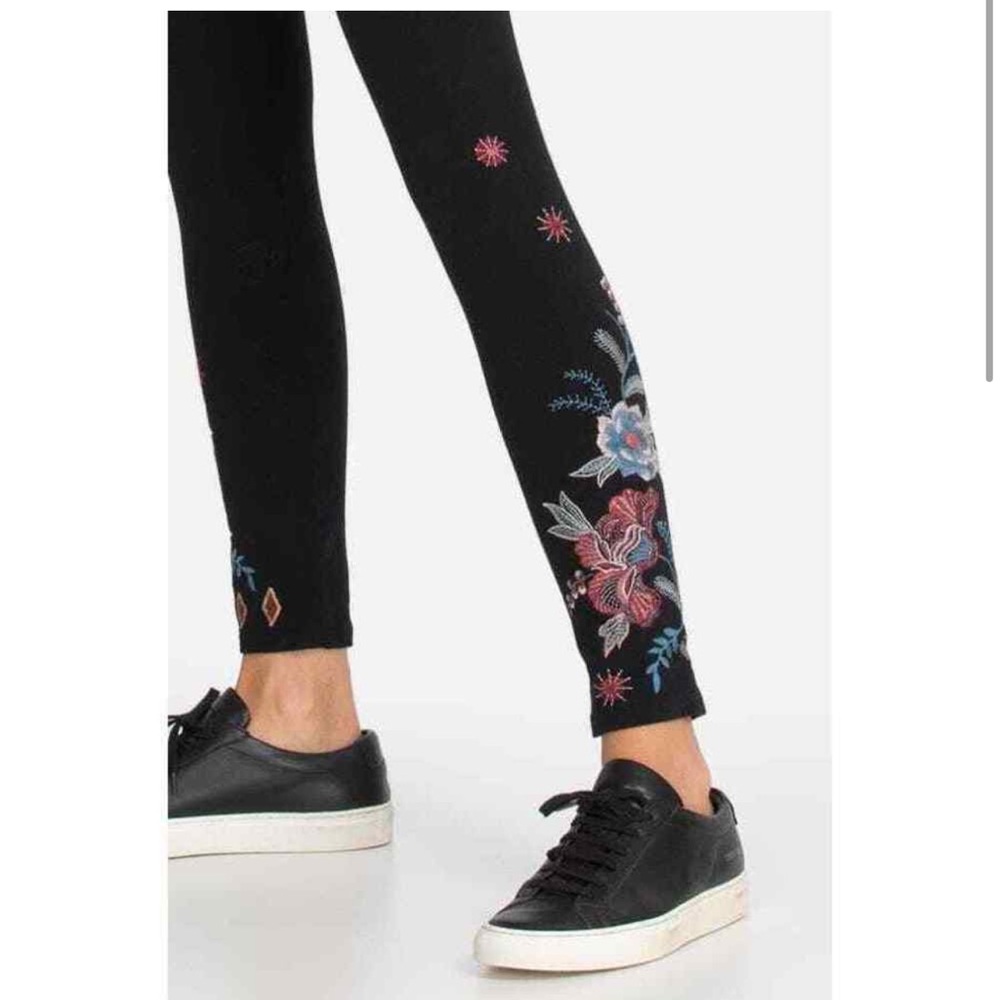 NWT! Johnny Was DENALI LEGGING Black Embroidered Legging Pants Floral Yoga - Picture 2 of 8